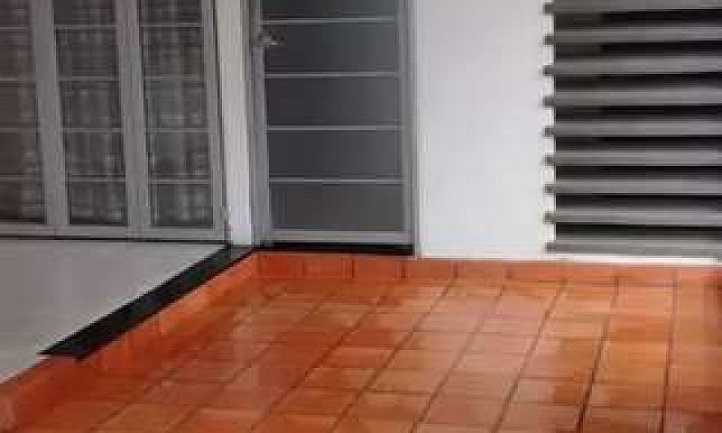 Arriendo Casa Bosque...