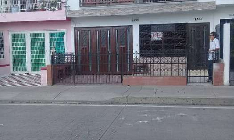 Arriendo Casa Grande...