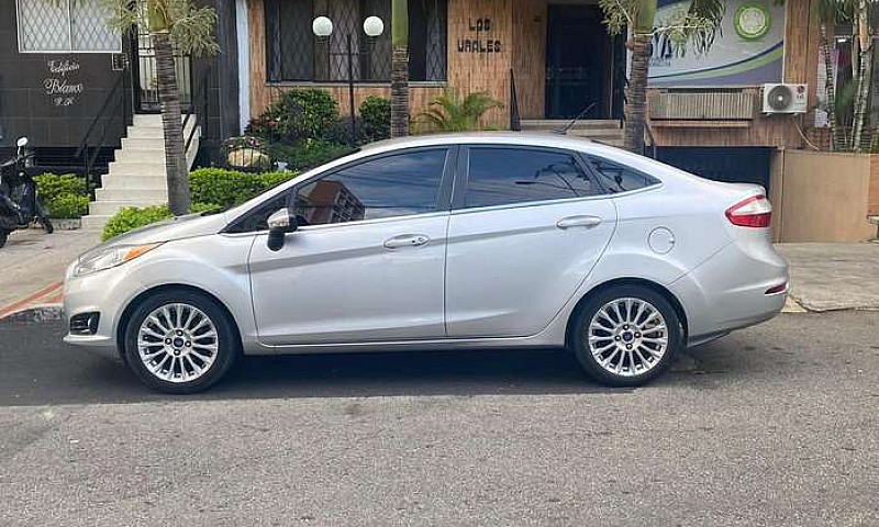 Ford Fiesta Titanium...