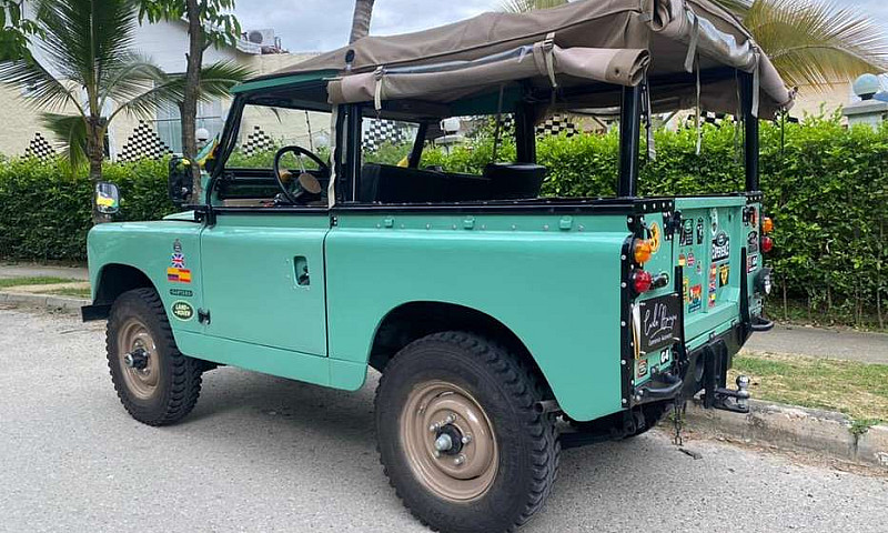 Land Rover Santana 2...