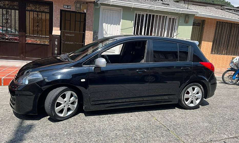 Nissan Tiida Premium...
