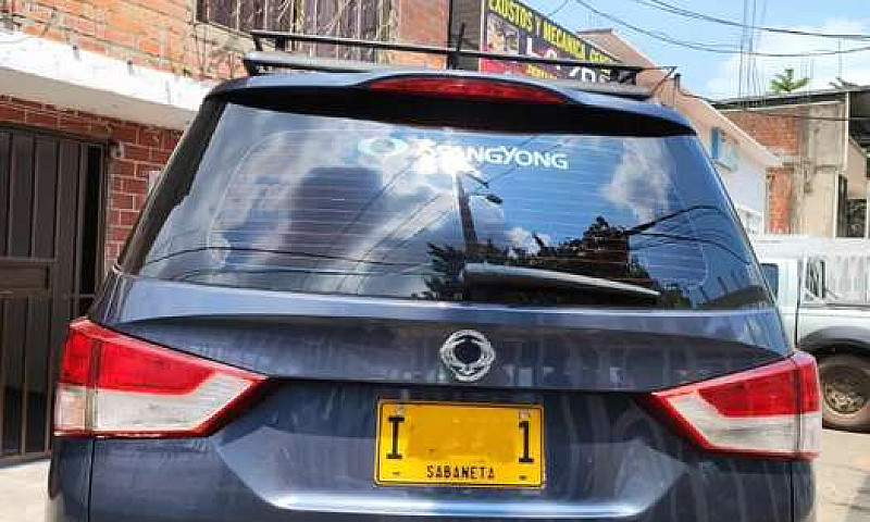 Ssangyong Rodius...