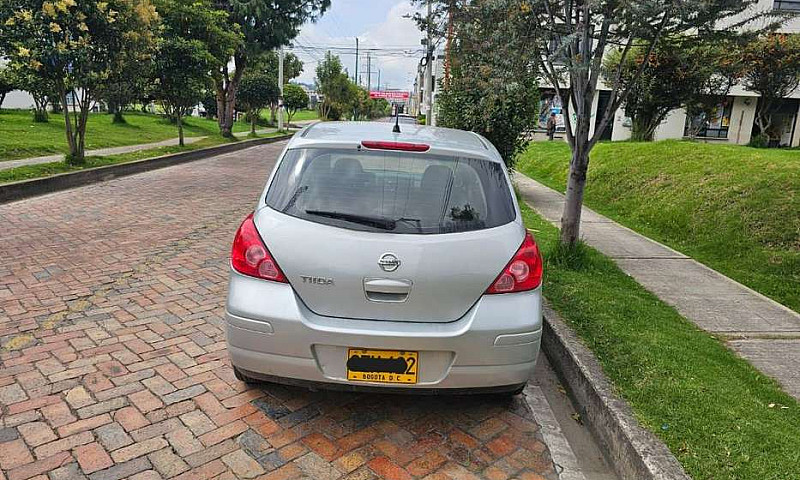 Nissan Tiida Hb Emot...