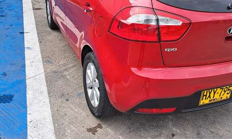 Vendo Kia Rio 2014...