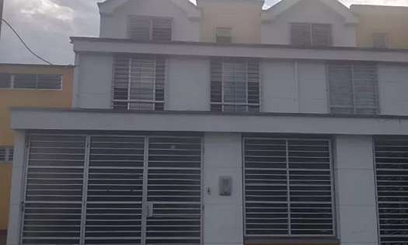 Casa En Conjunto Cer...