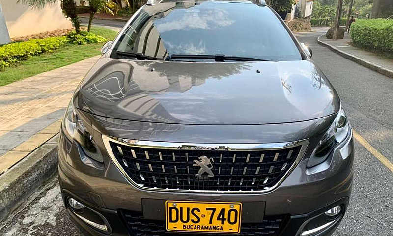 Peugeot 2008 1.2 At...