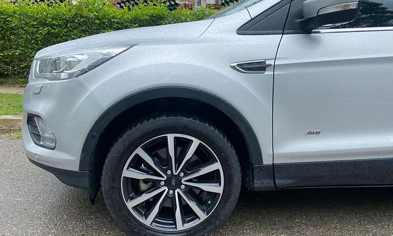 Ford Escape Titanium...