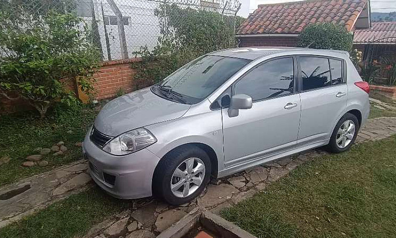 Nissan Tiida Hatchba...