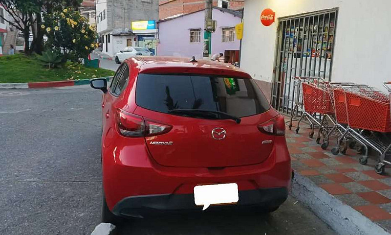 Vendo Mazda  2 Touri...