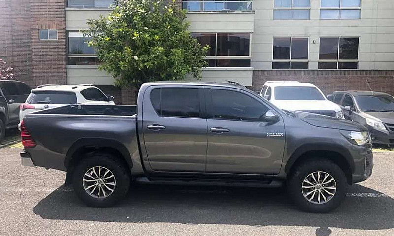 Sr Vende Toyota Hilu...