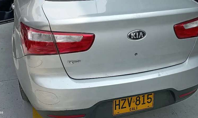 Vendo Kia Rio...