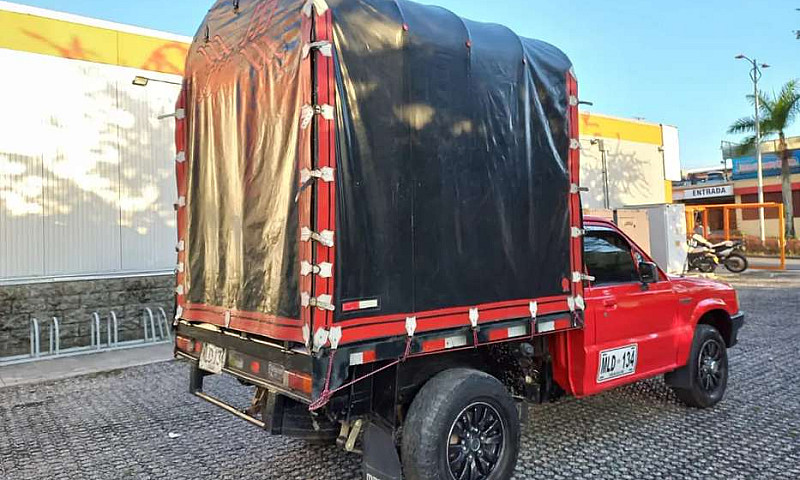 Vendo Camioneta Mazd...