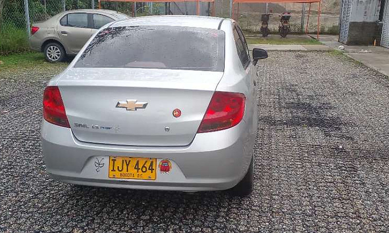Vendo Automóvil Chev...