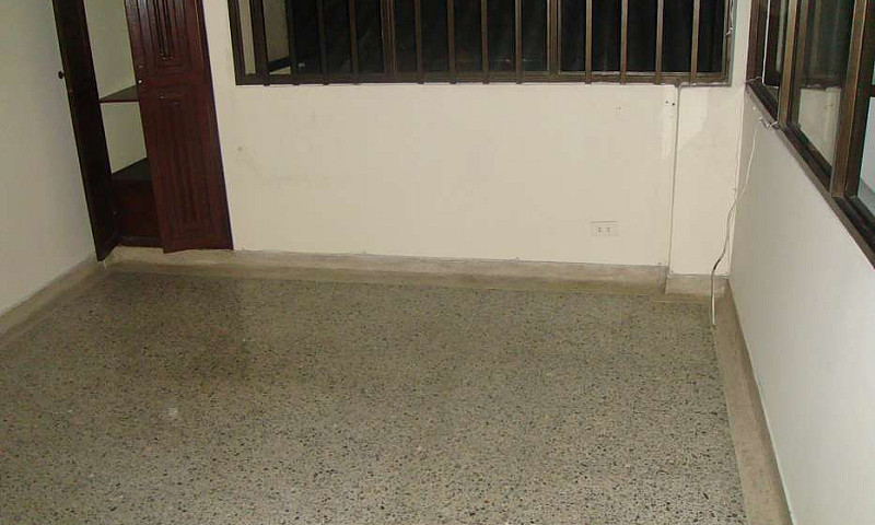 Se Alquila Habitació...