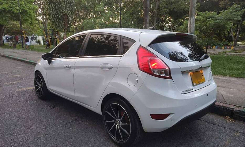 Se Vende Ford Fiesta...