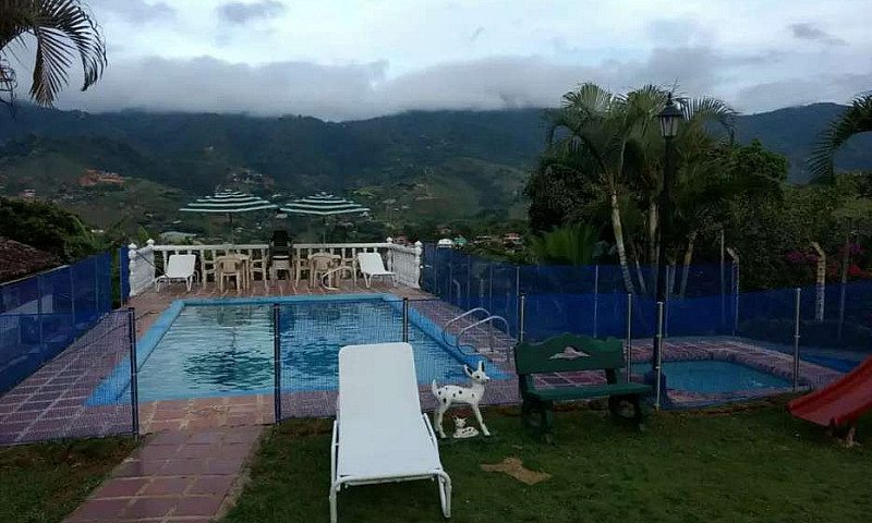 Se Alquila Finca Ran...