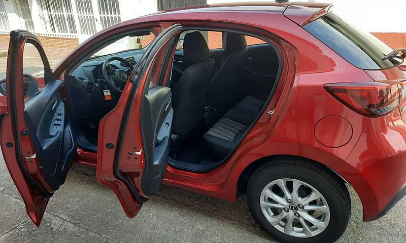 Se Vende Mazda 2 201...