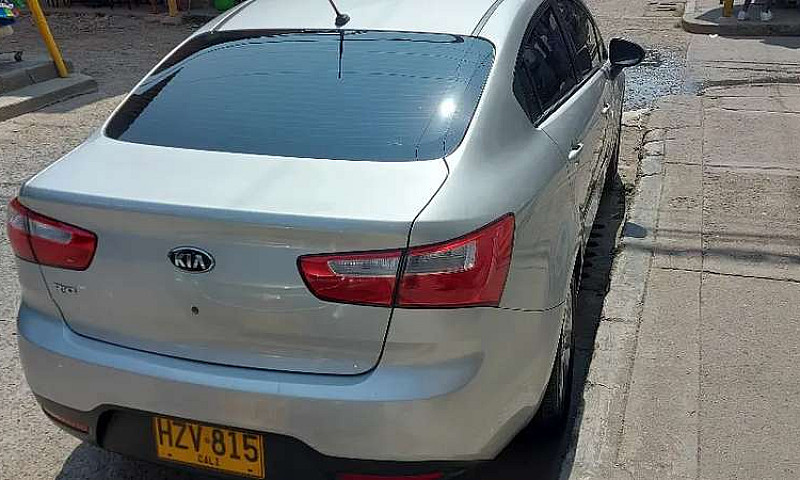 Vendo Kia Rio...