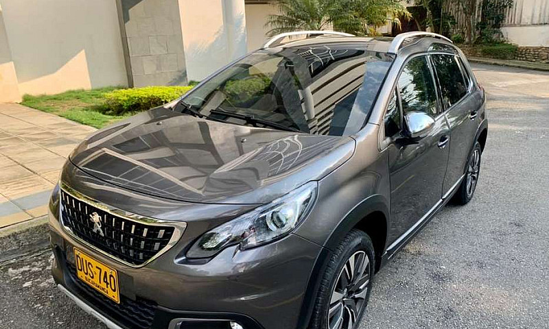 Peugeot 2008 1.2 At...