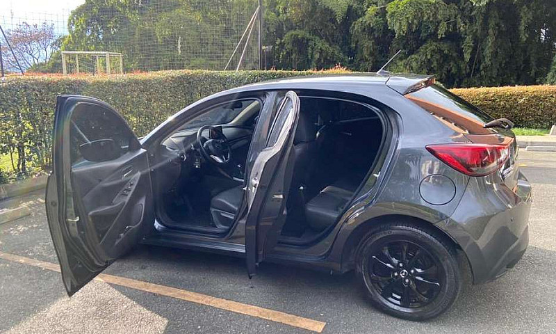 Se Vende Mazda 2 Tou...