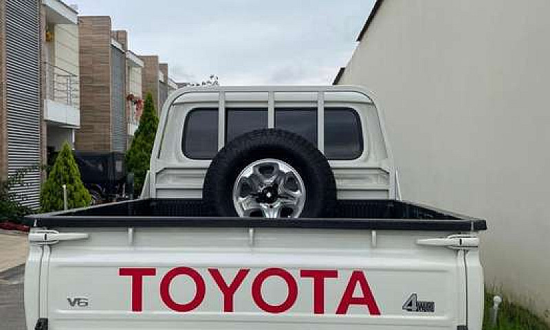 Toyota Land Cruiser ...