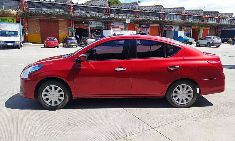 Nissan Versa 1.6 Sen...