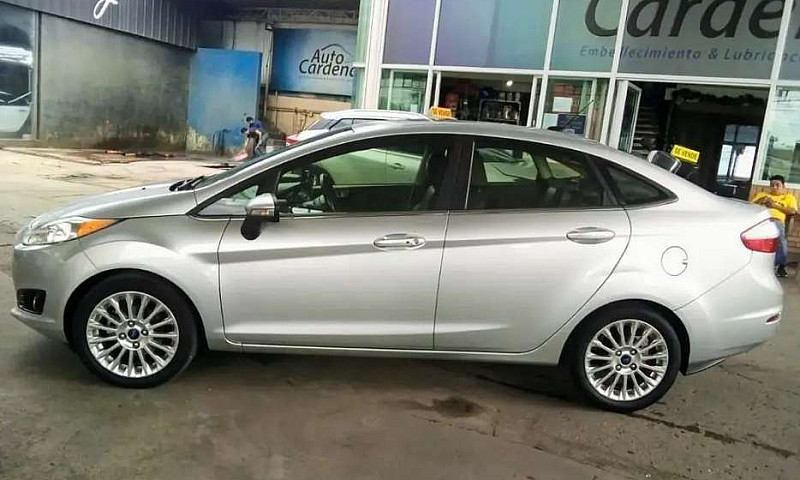 Ford Fiesta Titanium...