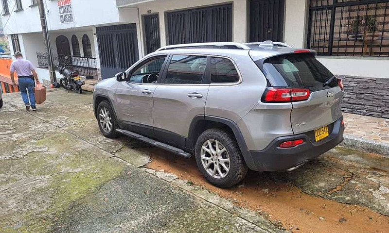 Vendo Jeep Cherokee ...