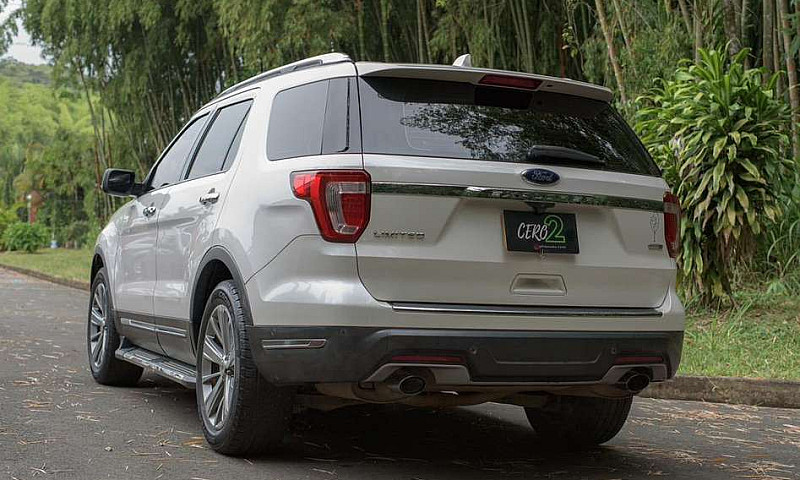 Camioneta Ford Explo...