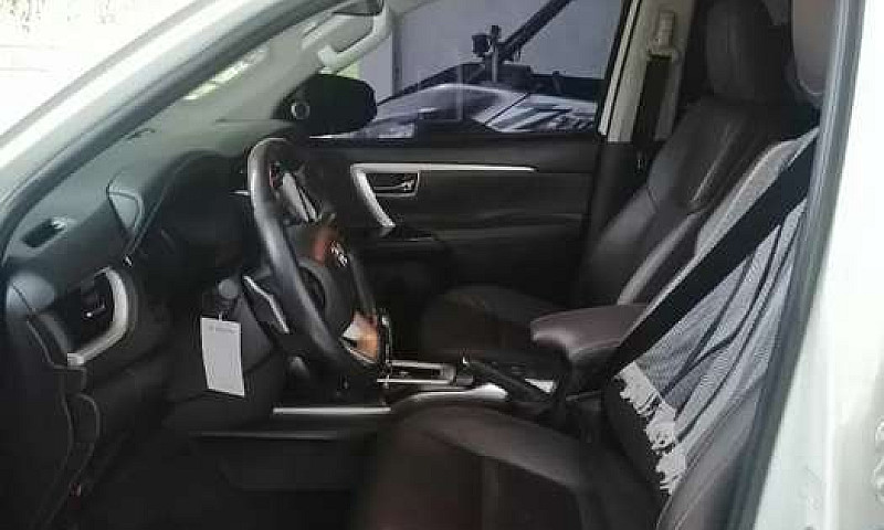 Toyota Fortuner Srv...