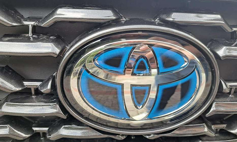 Toyota Corolla Cross...