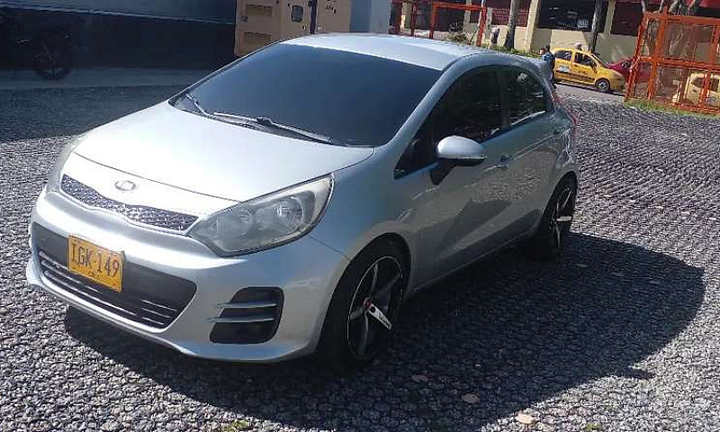 Vendo Automóvil Kia ...
