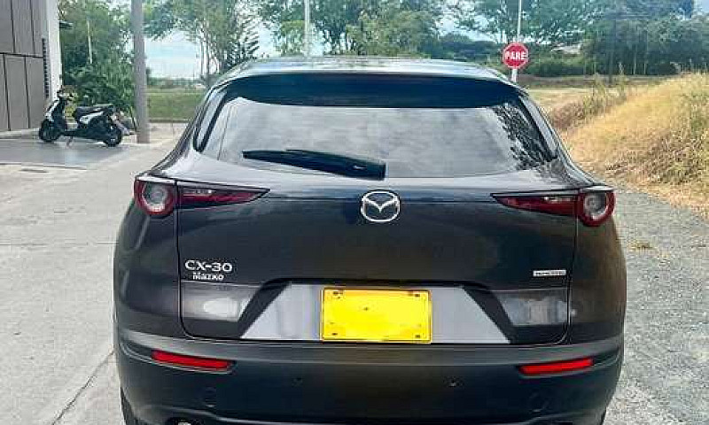 Vendo Mazda Cx30...