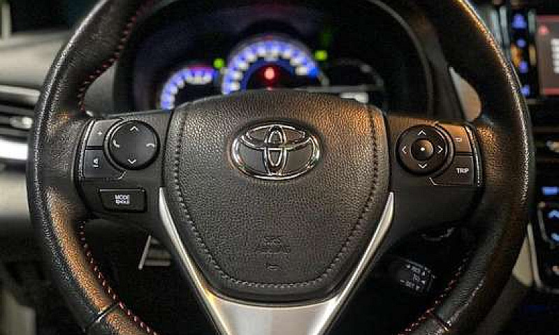 Toyota Yaris Sport 2...