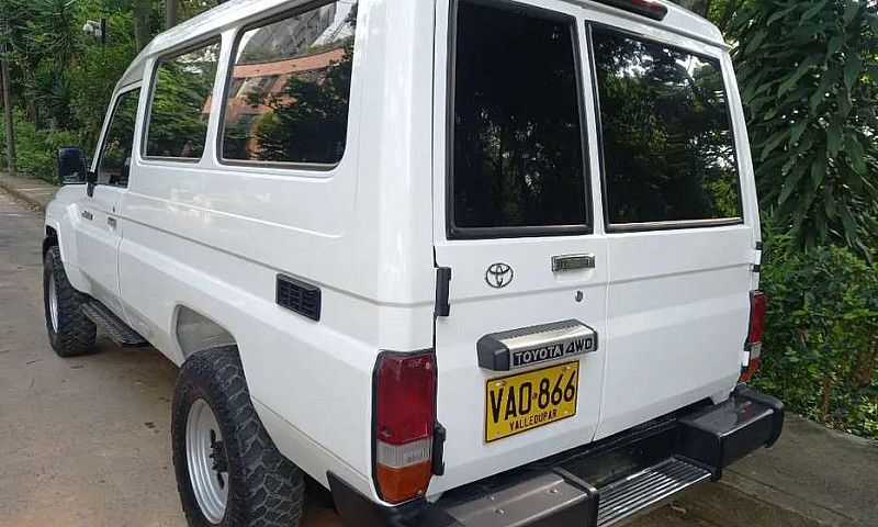 Toyota Land Cruiser ...