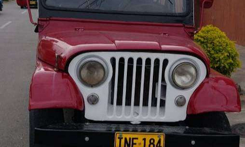 Vendo Jeep Willys J4...