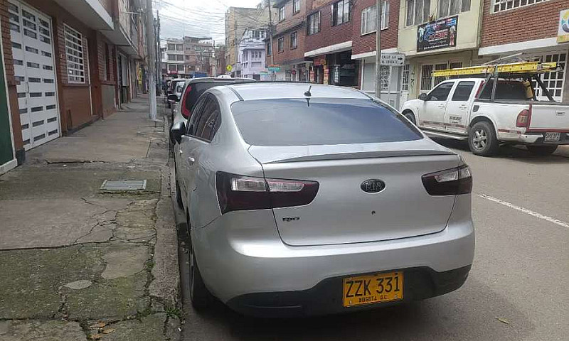 Vendo Kia Rio 2015...