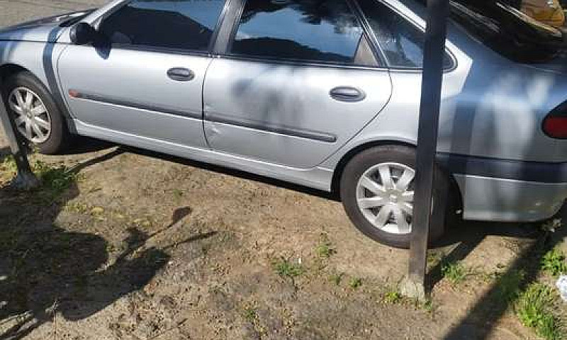 Renault Laguna...