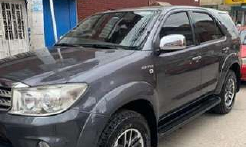 Toyota Fortuner 2011...