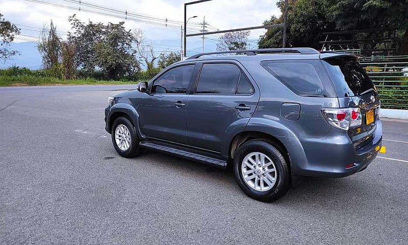 Toyota Fortuner Mode...