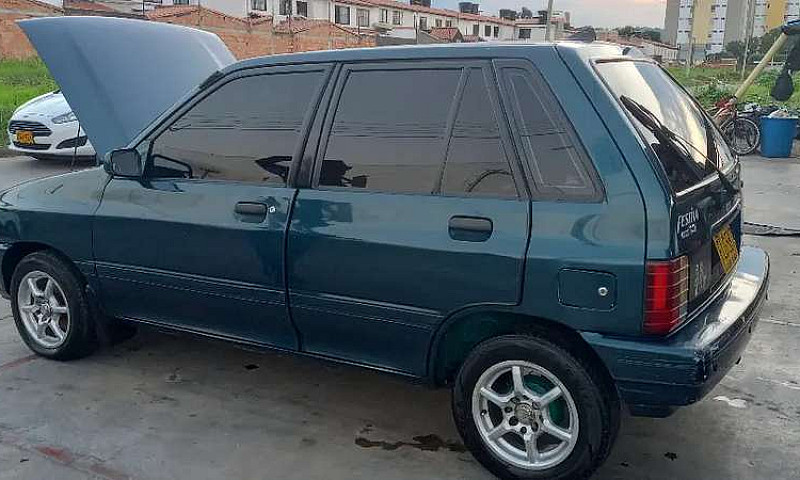 Se Vende Ford Festiv...