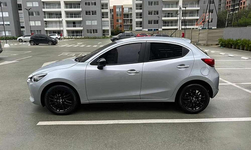 Mazda 2 Carbon Editi...
