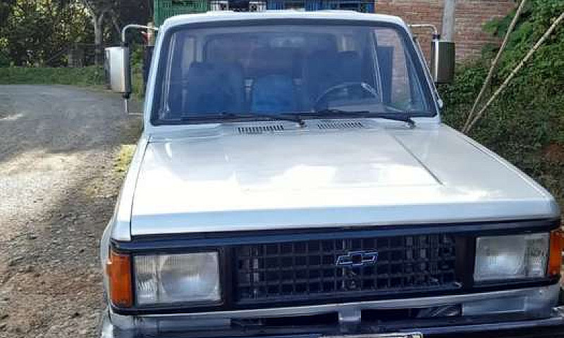 Vendo Luv 2000 4X4...