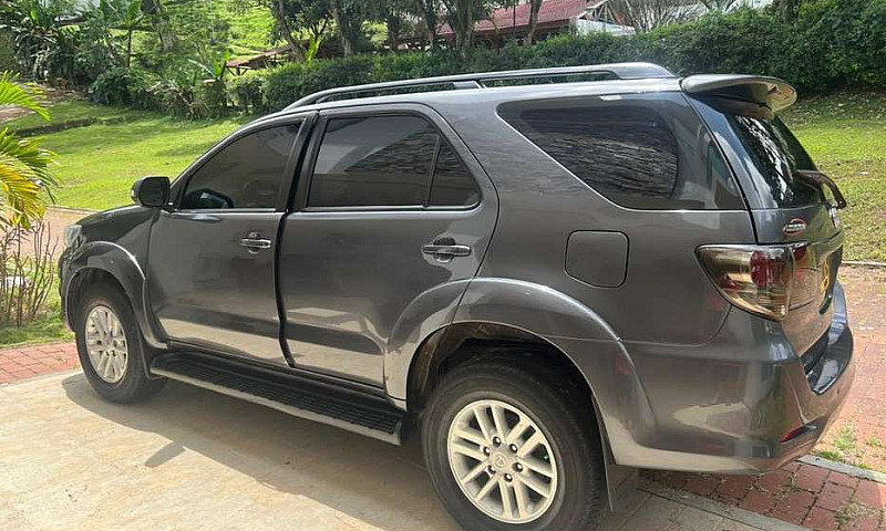 Toyota Fortuner Sr5 ...