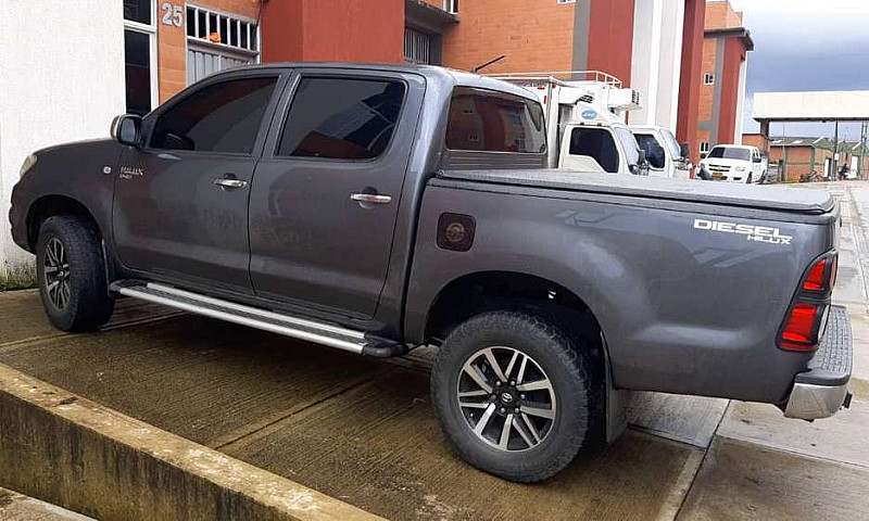 Toyota Hilux Diesel...