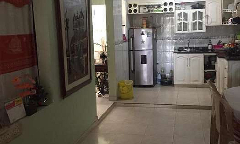 Casa De 3 Niveles En...