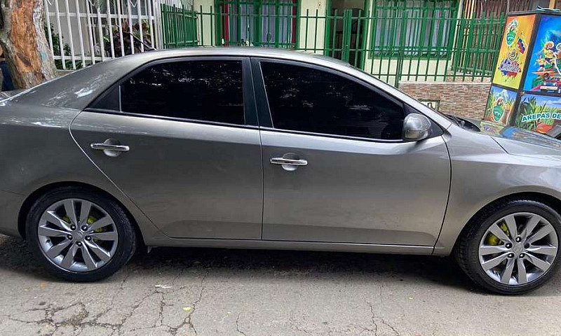 Se Vende Kia Cerato ...