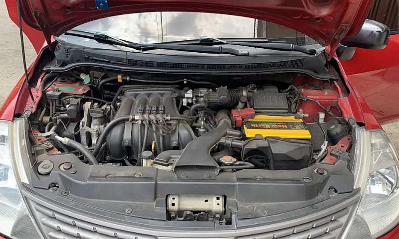 Nissan Tiida Sedan 2...