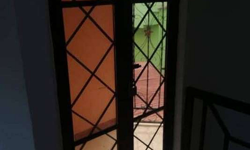 Casa Dos Pisos, Ampl...
