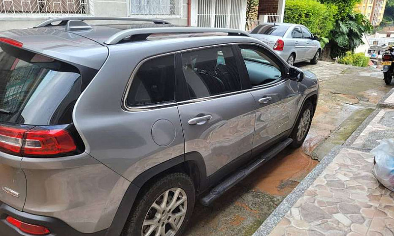 Vendo Jeep Cherokee ...